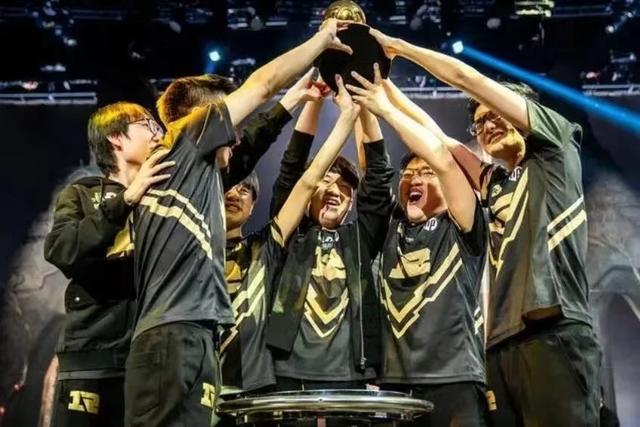 星空体育-Uzi官方宣布最后时刻胜出新规，RNG引发争议！上演精彩一战-星空体育