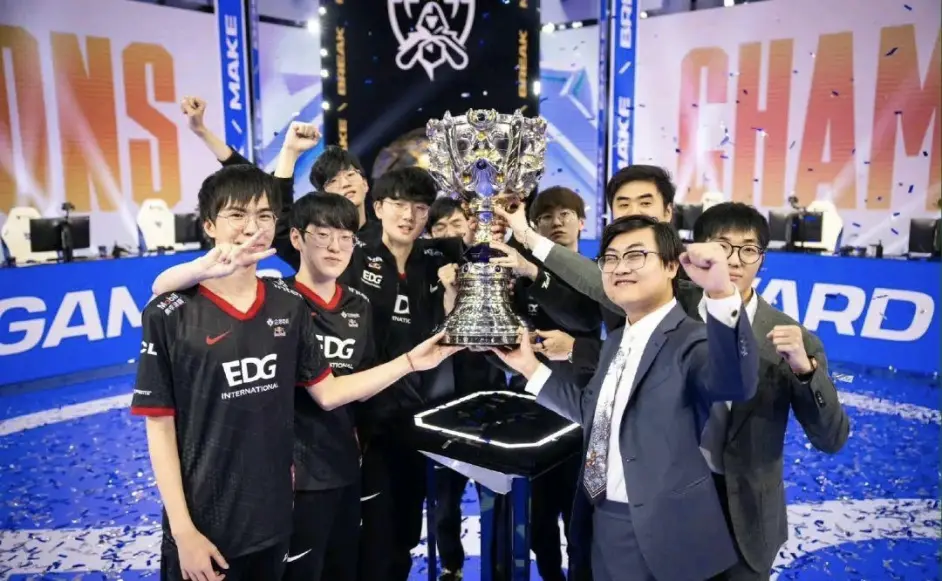 星空app-Scout意外战胜DWG，夺冠引爆全场！再创辉煌时刻-星空app