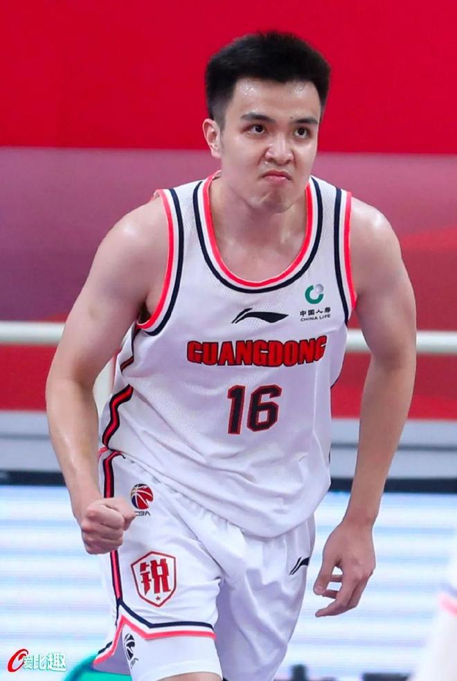 星空体育下载-加时末段意甲传出新动向,广东宏远调整名单,管理层表态——管理层满意,赛程密集仍需轮换-星空体育下载