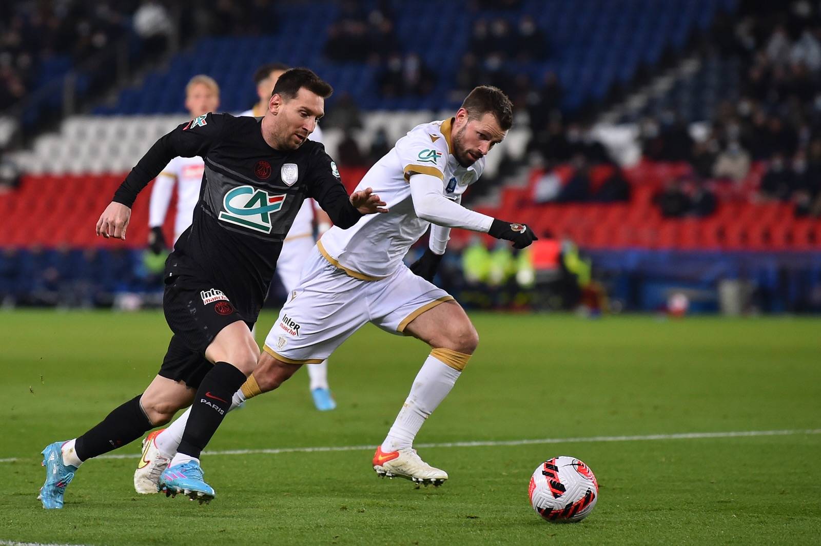 xingkong sports-法国杯倒计时,本菲卡今夜遗憾出局,细节引发关注,气氛紧张,更衣室氛围转暖的简单介绍-xingkong sports