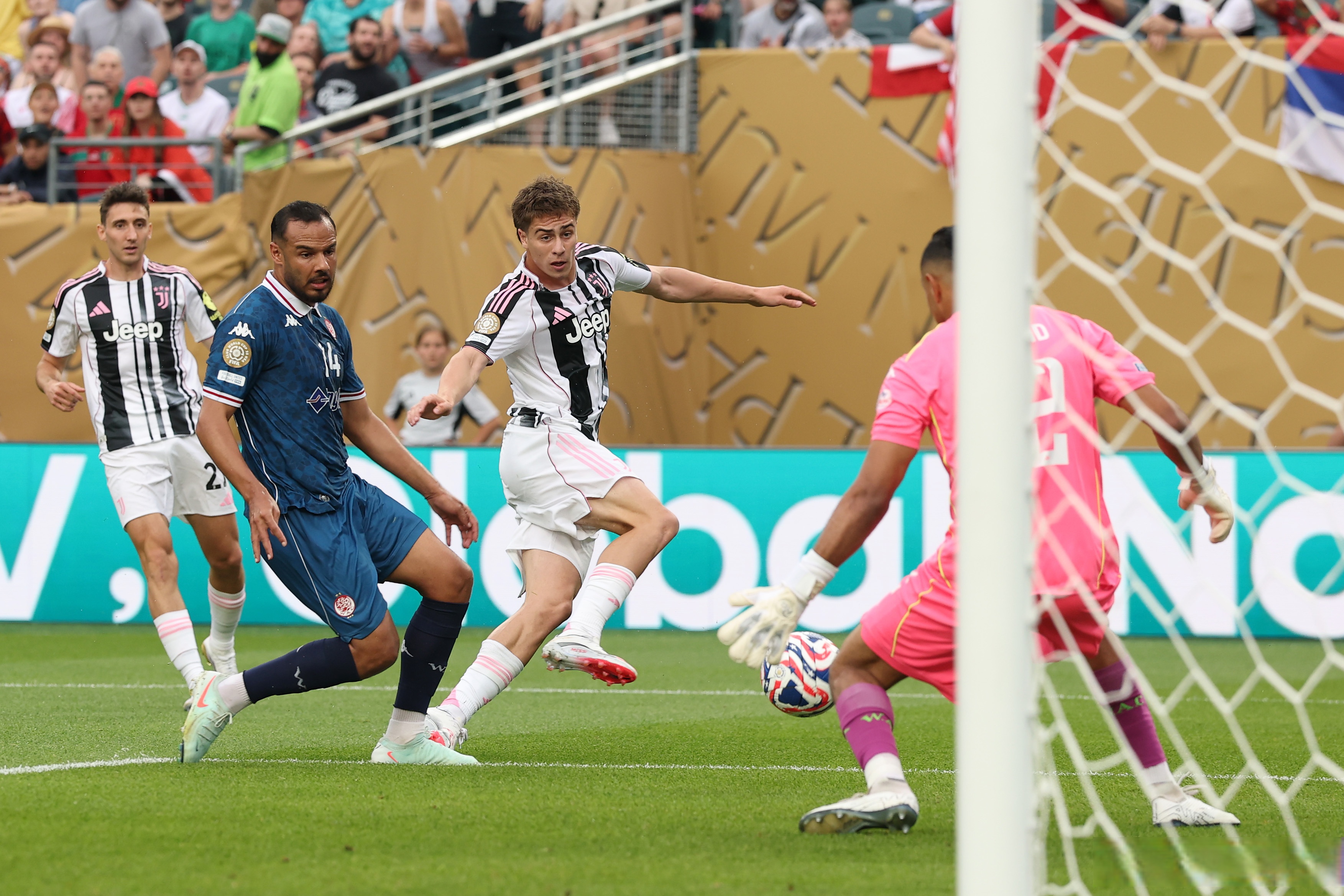 星空体育app-尤文图斯训练开放日，清晨刷新队史纪录引欢呼，欧联在即，纪律约束更严格-星空体育app