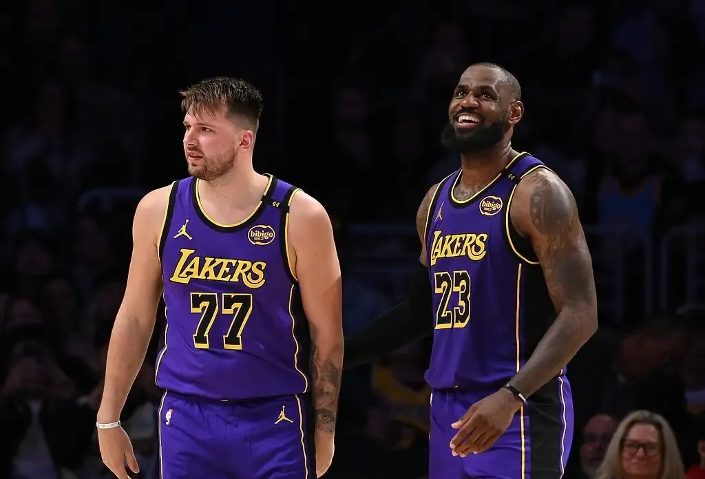 星空-关于欧超杯清晨再迎强敌，洛杉矶湖人战术微调，主帅态度：话题不断，细节决定成败的信息-星空