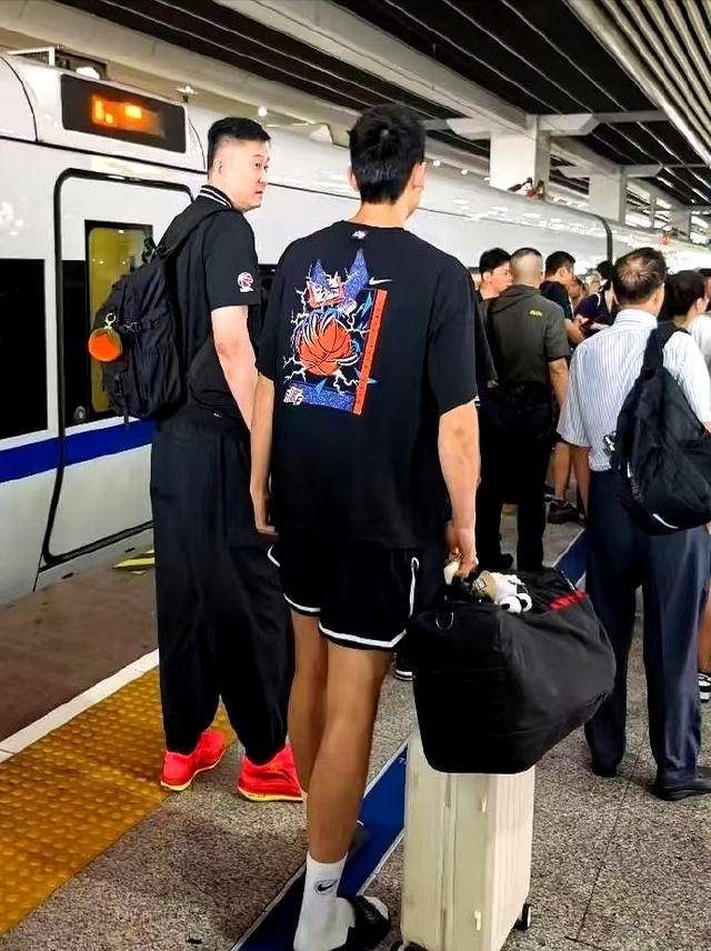 xingkong app-包含广州队关键时刻复出首秀；志在CBA季后赛名次提升；气氛紧张；医务组通报恢复的词条-xingkong app