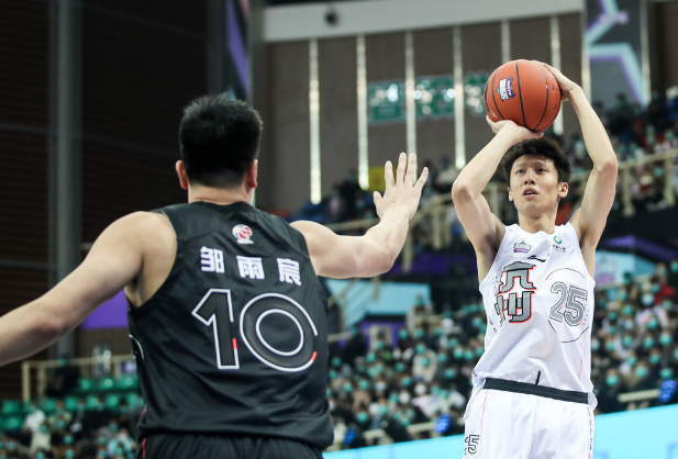 xingkong sports-这也行?莱万多夫斯基连续十五场比赛得分超过逆转赛前深圳男篮调整名单以备全明星赛,达拉斯独行侠迎来里程碑的简单介绍-xingkong sports